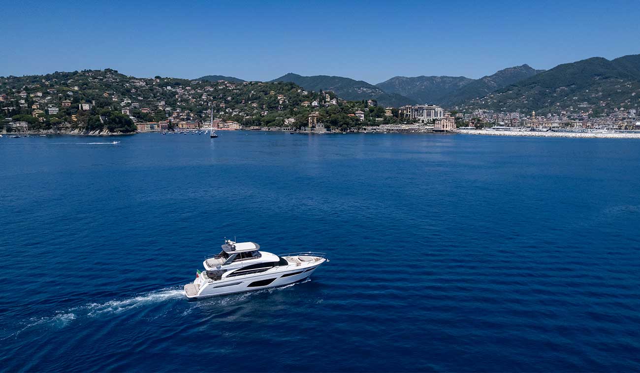 Adhara Princess 70: il charter per vivere il mare con comfort e libertà