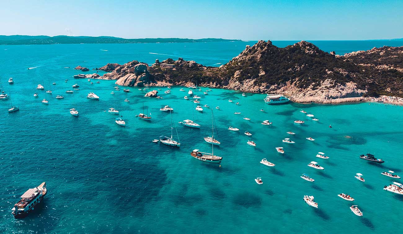 Sardegna in charter privato: un itinerario tra mare cristallino e destinazioni esclusive
